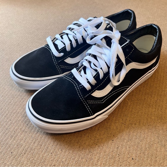 Vans Old Skool Black White Sneakers Men’s 7.5 Women’s 9 Classic Skate Shoes - Picture 3 of 14